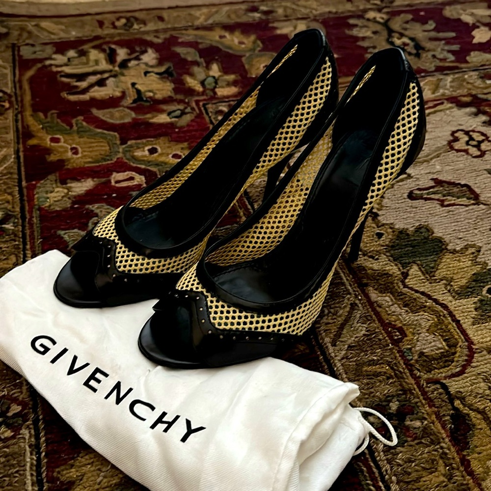 Vintage Givenchy Black & Tan Mesh Peep-Toe Spectator Heels • Size 39 • EUC - Picture 3 of 10